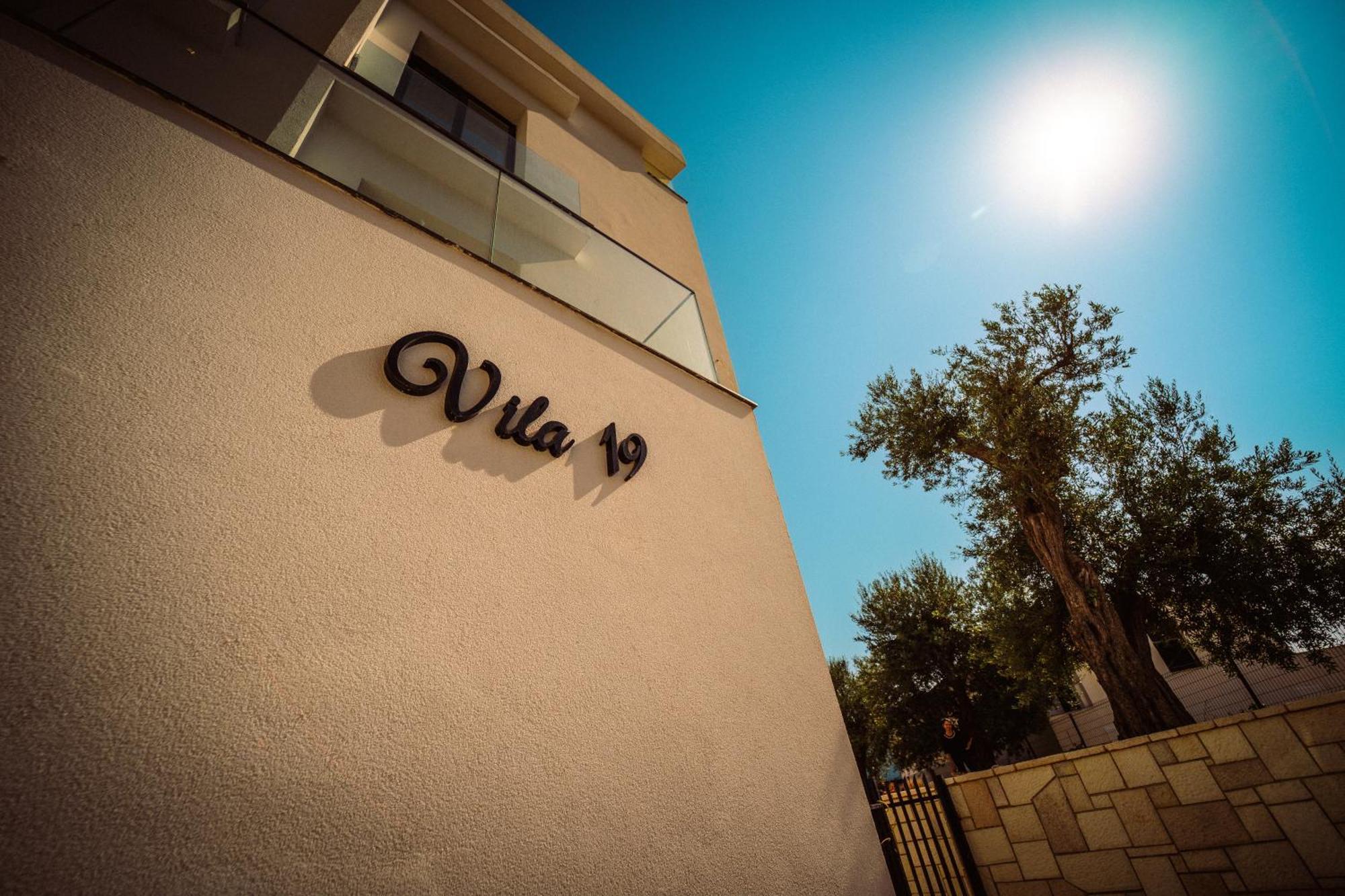 Hotel Vila 19 Дермі Екстер'єр фото